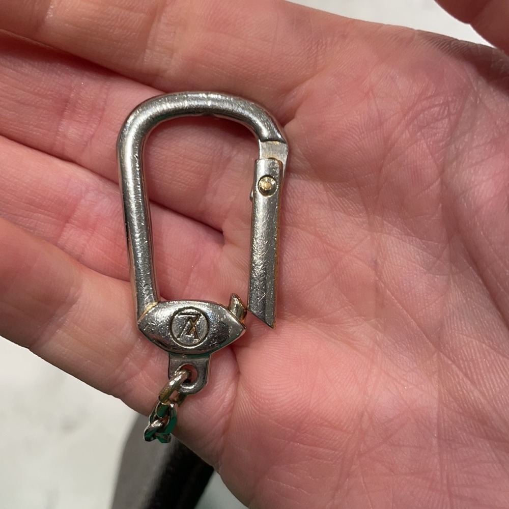 LV Keychain Wallet - Picture 4 of 4